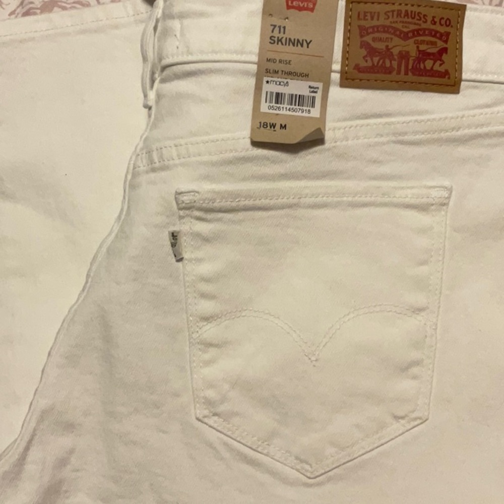 Levi’s white jeans